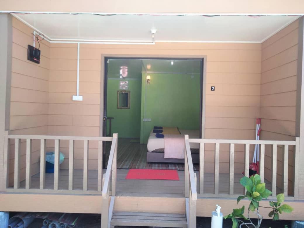 Oceanboys Inn Kampong Pasir Panjang  Exterior photo