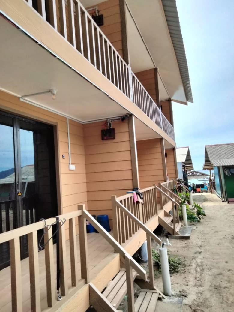 Oceanboys Inn Kampong Pasir Panjang  Exterior photo